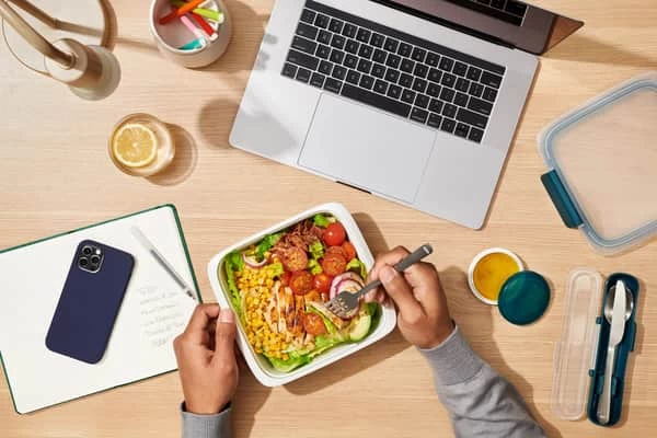 OXO Prep & Go Salatbeholder 4 OXO Prep & Go Salatbeholder - Billede 2